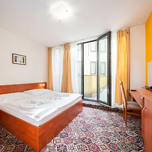 Hotel De Luxe, Prague
